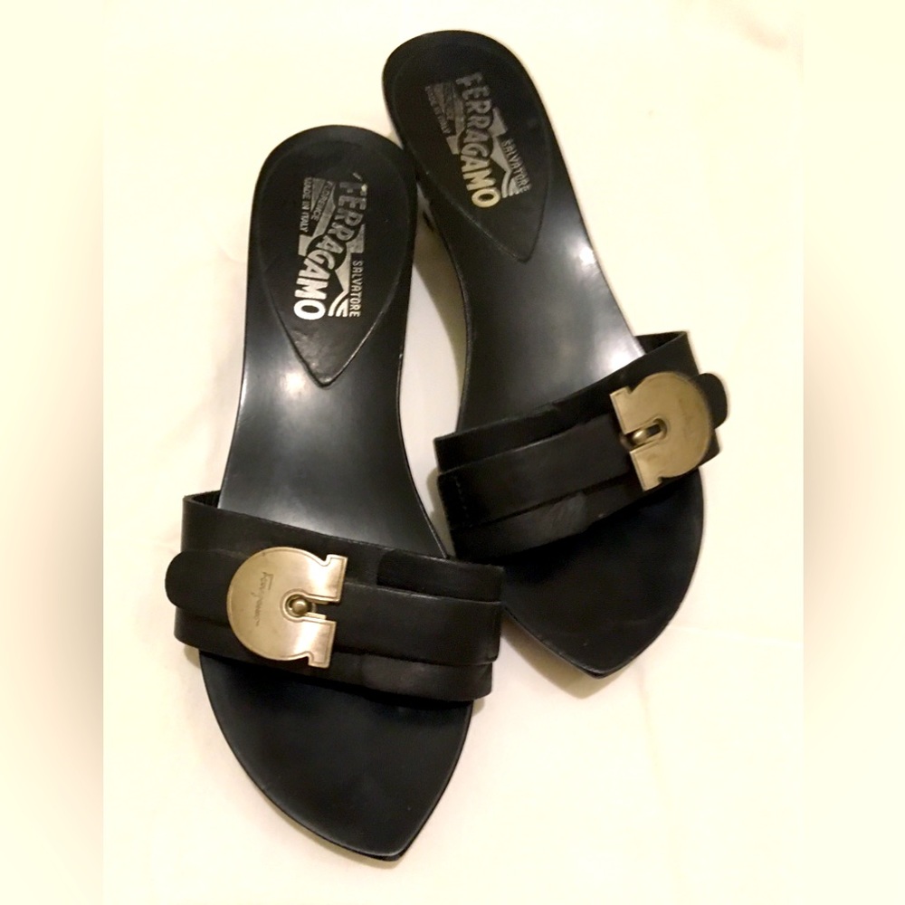 Salvatore Ferragamo wood/leather slide 6! 🔥